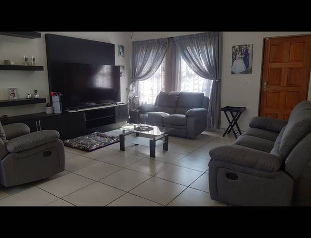 3 BEDROOM FREESTANDING FOR SALE IN DENNEOORD